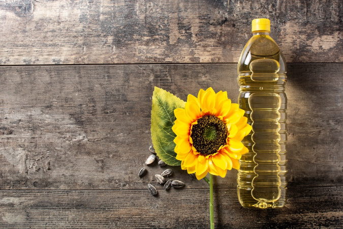 Після повномасштабного вторгнення рф в Україну соняшникова олія зникла з полиць супермаркетів країн Заходу.