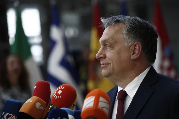 Европейская комиссия одобрила выделение 900 миллионов евро авансовых платежей из замороженного фонда восстановления Венгрии на фоне попыток ЕС преодолеть вето Будапешта на помощь Украине и приближение Киева к Евросоюзу.