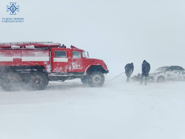 В Украине бурлит настоящая зима, 27 ноября из-за снегопадов более 2 тысяч населенных пунктов остались без света.