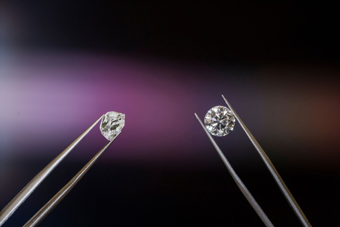 Єврокомісія схвалила пропозицію щодо заборони на продаж російських алмазів.