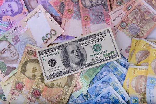 Национальный банк Украины установил на 4 декабря 2023 официальный курс гривны на уровне 36,4606 грн/$.