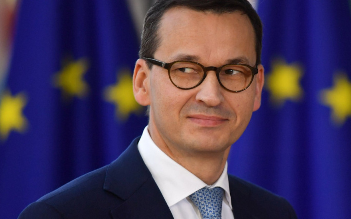 Премьер-министр Польши Матеуш Моравецкий заявил в понедельник, 4 декабря, что Польша снова потребует возобновления разрешений, ограничивающих транзит украинских дальнобойщиков через границу.