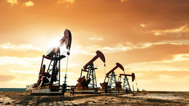 Цены на нефть достигают самого низкого уровня с середины лета.
