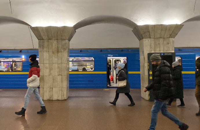 С 9 декабря движение поездов между станциями столичного метрополитена «Демеевская» и «Теремки» будет закрыто на время ремонта перегонного тоннеля.