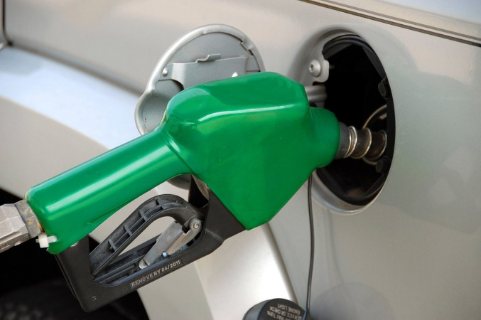 За неделю, с 1 по 8 декабря, средняя цена в стране бензина А-95 снизилась на 91 коп./л и составляет 53,42 грн/л, бензин А-95 премиум подешевел на 1,05 грн/л — до 56, 53 грн/л, а дизельное горючее — на 92 коп./л, до 53,36 грн/л.