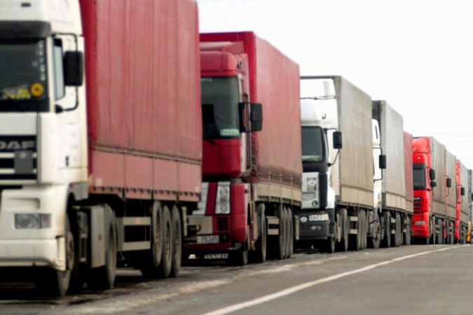 Перевозчики Словакии снова собираются перекрыть движение грузовиков через украинскую границу.