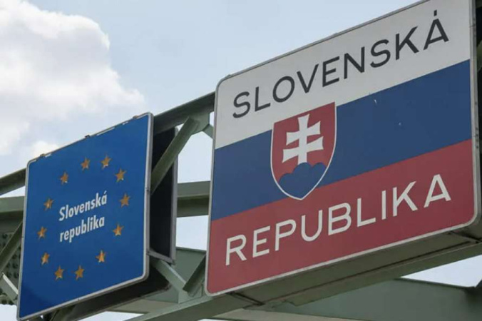 Пропуск вантажівок на пункті пропуску «Ужгород» на українсько-словацькому кордоні зранку 14 грудня частково відновили.