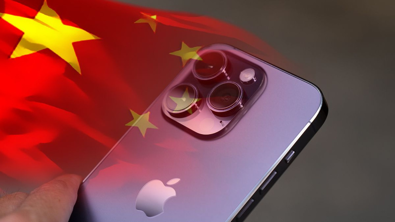 Все больше китайских государственных компаний и ведомств стали запрещать своим сотрудникам пользоваться техникой Apple и Samsung на рабочих местах.