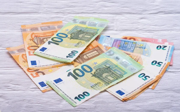 Федеральна рада Швейцарії в середу оголосила про виділення додаткових 11,8 мільйона швейцарських франків (12,5 мільйона євро) для допомоги українцям у зимовий період.