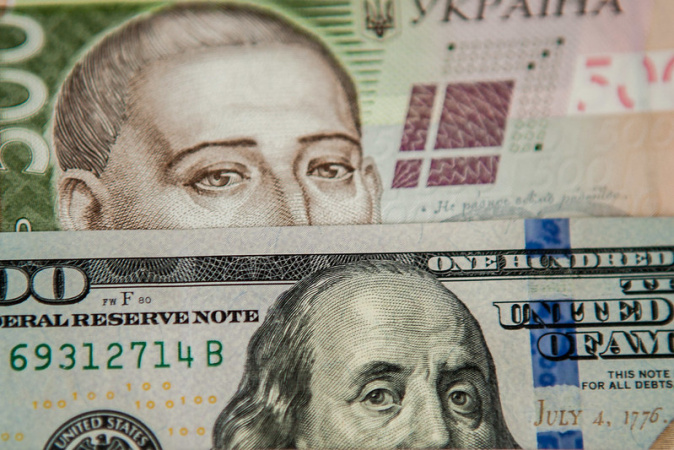 Национальный банк Украины установил на 22 декабря 2023 года официальный курс гривны на уровне 37,5964 грн/$.
