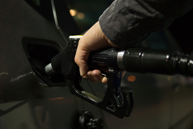 За месяц, с 1 по 29 декабря, средняя цена в стране на бензин марки А-95 снизилась на 2,84 грн/л и составляет 51,48 грн/л, бензин А-95+ подешевел на 2,98 грн/л.