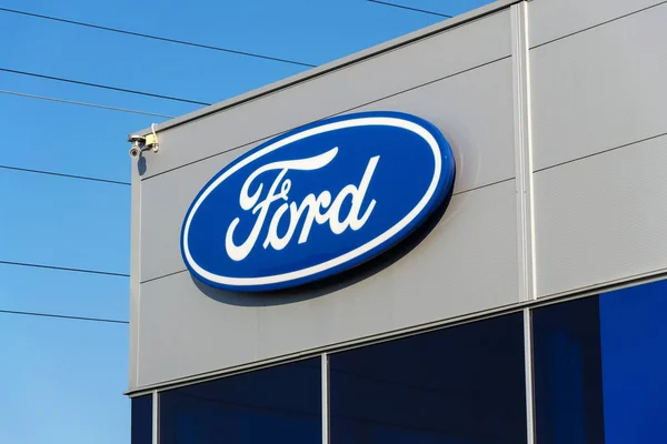 Американський автоконцерн Ford вийшов з капіталу спільного підприємства з російською автомобілебудівною групою «Соллерс» з випуску легких комерційних вантажівок Ford Transit (ТОВ «Соллерс Форд).