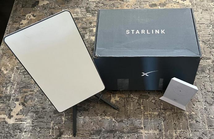 Україна отримала вже 30 000 терміналів супутникового інтернету Starlink.