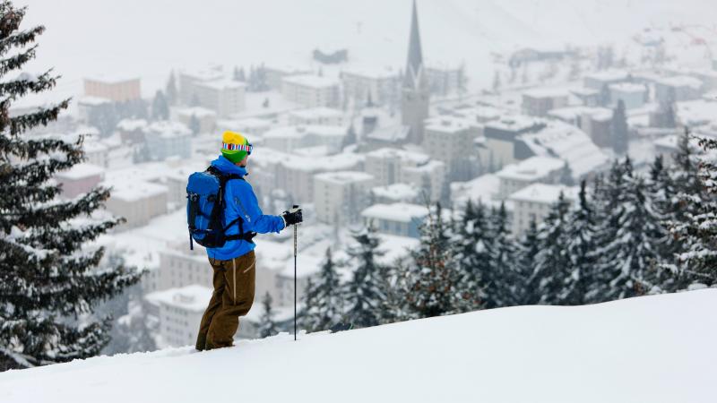 Частные самолеты, миллиардеры, роскошные ночные вечеринки и переговоры об изменении климата за чашкой кофе на Всемирном экономическом форуме в Давосе.