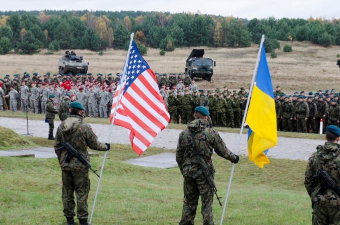 США объявили о новом пакете военной помощи Украине более $2,5 млрд, который содержит системы ПВО, сотни бронемашин, боеприпасы и другое вооружение.