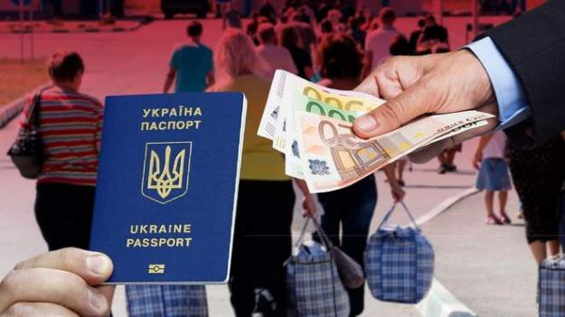 Українці — власники закордонних рахунків - невдовзі можуть опинитися під пильним оком податкових органів.