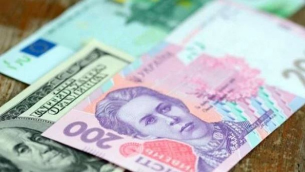 Национальный банк Украины установил на 3 января 2024 официальный курс гривны на уровне 38,084 грн/$.