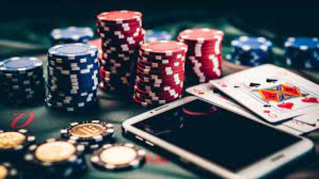 Комісія з регулювання азартних ігор та лотерей (КРАІЛ) оприлюднила перелік нелегальних гральних вебсайтів, Він нараховує 205 нелегальних вебсайтів, повідомляє КРАІЛ.