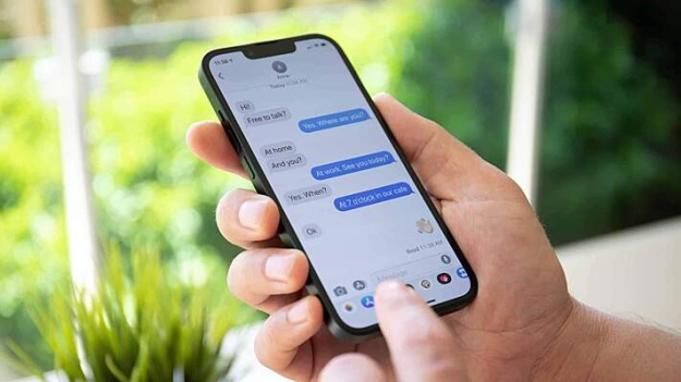 Компанія Beeper розробила програму Beeper Mini, що дозволяє обмінюватися повідомленнями між iPhone та Android через iMessage.