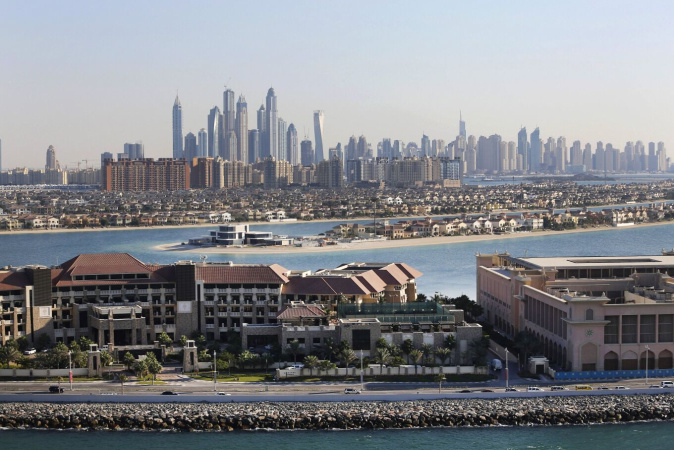 За підсумками минулого року в Дубаї було продано 56 об'єктів елітної нерухомості вартістю понад $25 млн на загальну суму $2,27 млрд, що вдвічі більше порівняно з 2022 роком, коли було укладено 28 таких угод на суму $1,24 млрд, пише Bloomberg.