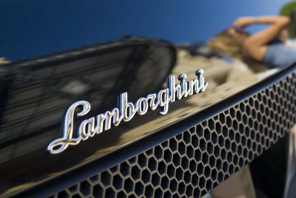 Італійський виробник спортивних автомобілів Lamborghini вперше минулого року продав понад 10 000 автомобілів.