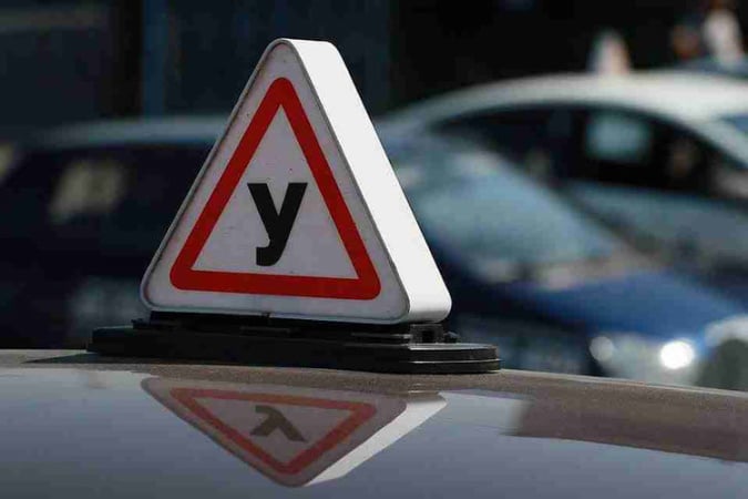 С 15 января в Украине обновили тесты в экзаменационных билетах для сдачи теоретического экзамена на получение водительского удостоверения.