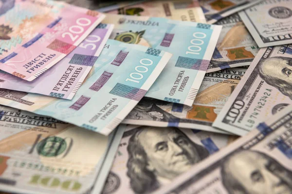 Національний банк України встановив на 18 січня 2024 року офіційний курс гривні на рівні 37,8977 грн/$.