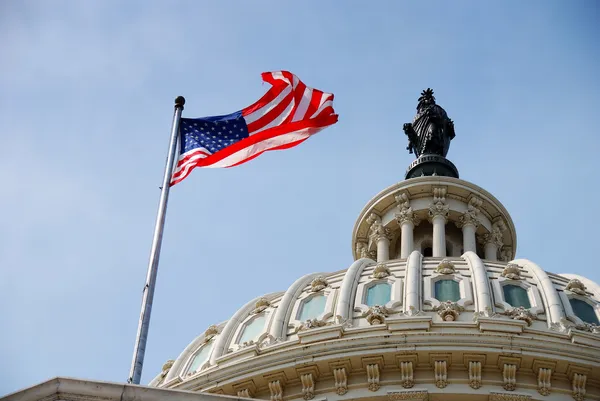 Комітет із закордонних справ Сенату США схвалив законопроєкт, що допоможе Вашингтону конфіскувати російські активи та передати їх Україні для відбудови після руйнувань, спричинених розв’язаною росією війною.