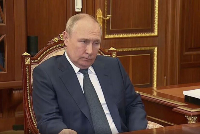 Президент россии владимир путин посылает негласные сигналы о том, что он якобы готов к переговорам и даже может уступить в некоторых из своих требований.