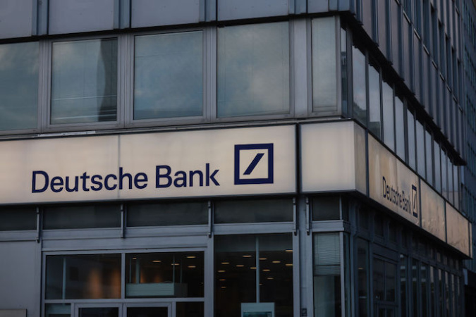 Deutsche Bank оголосив, що скоротить 3500 робочих місць з метою зменшення витрат.
