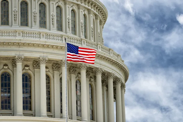 Сенат США опубликовал новый законопроект о дополнительном финансировании, объединяющем выделение средств на помощь Украине, Израилю и на укрепление южной границы США.