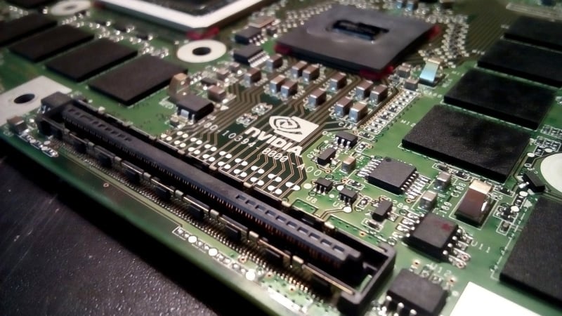 Компанія Nvidia розробила систему штучного інтелекту, відому як ChipNeMo, яка спрямована на прискорення виробництва своїх графічних процесорів.
