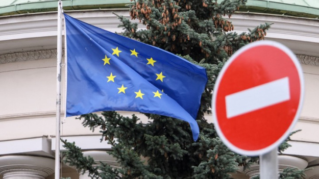 В США и странах ЕС уже второй год продолжаются дискуссии по поводу использования замороженных российских средств для помощи Украине.