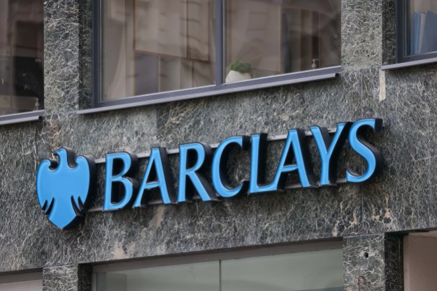 Найбільший кредитор видобутку нафти та газу банк Barclays припинить фінансування галузі на вимогу захисників довкілля.