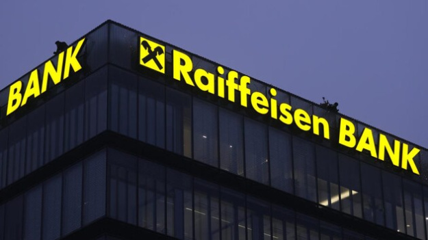 Австрийский Raiffeisen Bank International (RBI) ведет переговоры о продаже своей доли 87,74% в белорусском Приорбанке и его дочерних компаниях, сообщила пресс-служба RBI.