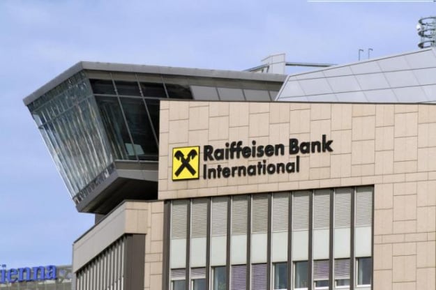 Україна відмовилася остаточно вилучити австрійський Raiffeisen Bank зі списку компаній-спонсорів війни, оскільки Київ сумнівається в тому, що банк дійсно планує покинути рф.