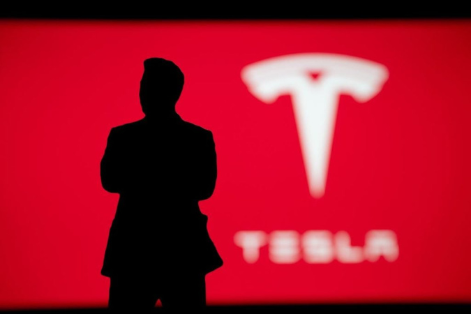 Гендиректор и основатель Tesla Илон Маск увеличил свою долю в компании с 13% до 20,5%.