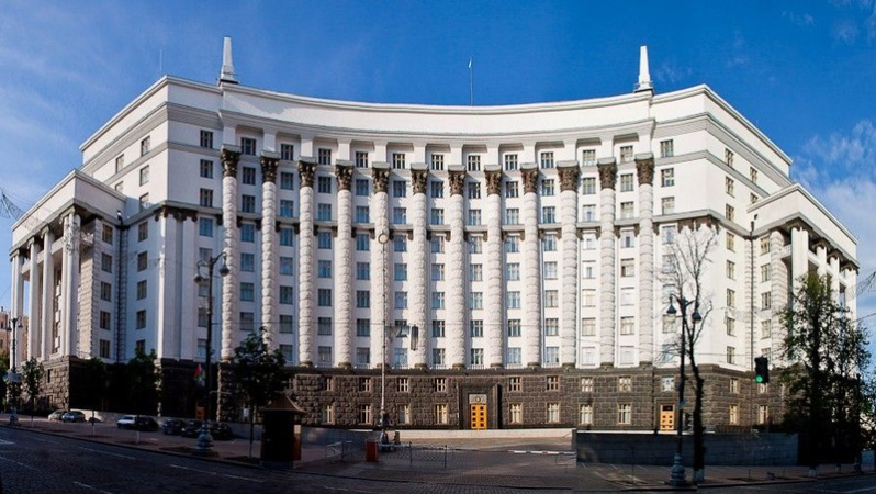 Кабінет міністрів та представники профільних комітетів Верховної Ради обговорюють план збільшення доходів бюджету на 0,5% від ВВП, який Україна має презентувати в межах програми з Міжнародним валютним фондом.