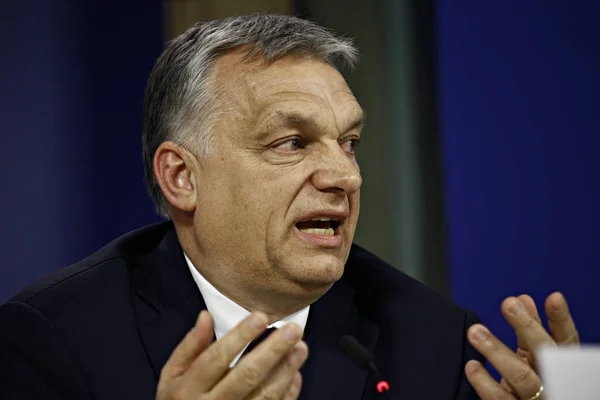 Прем'єр-міністр Угорщини Віктор Орбан заявив, що потрібно припинити допуск української агропродукції на європейський ринок, передає Magyar Nemzet.►Підписуйтесь на сторінку «Мінфіну» у фейсбуці: головні фінансові новиниЗаява ОрбанаЗа його словами, «проблема європейських фермерів полягає в тому, що Брюссель приймає правила, які роблять виробництво для них все більш і більш дорогим», але водночас ЄС дозволяє ввозити в Європу сільськогосподарську продукцію з країн, де такі ж правила не діють.