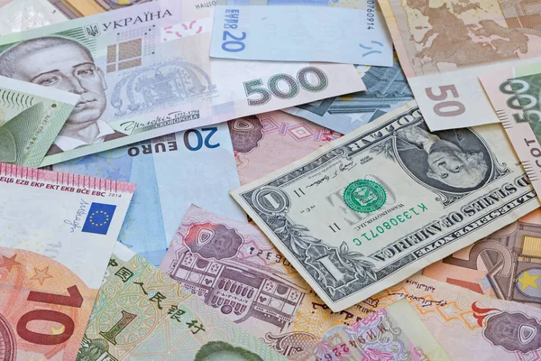 Національний банк України встановив на 21 лютого 2024 року офіційний курс гривні на рівні 38,4756 грн/$.