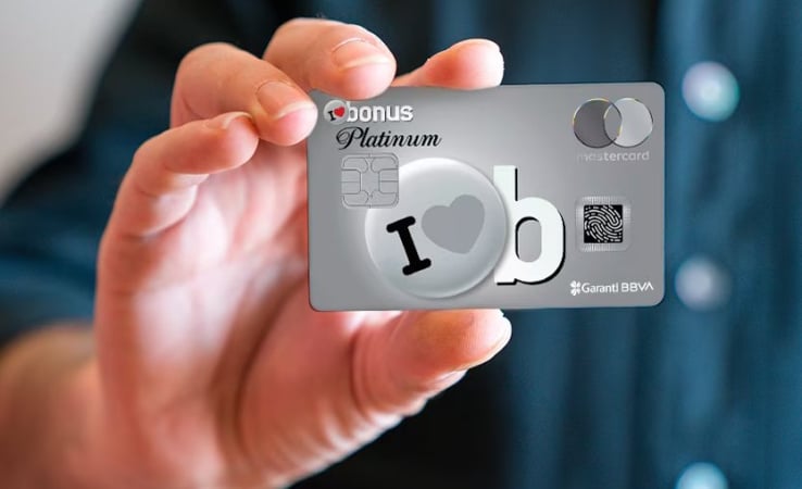 Турецький банк Garanti BBVA з Mastercard випустили свою кредитну картку з вбудованим сканером відбитків.