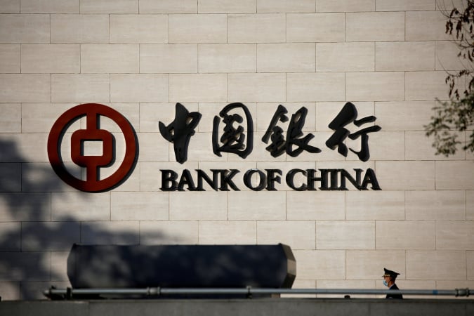 Три найбільші банки Китаю — Industrial and Commercial Bank of China (ICBC), China Construction Bank і Bank of China — перестали приймати платежі з російських підсанкційних фінорганізацій.