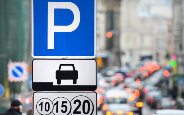 Киевтранспарксервис с 22 февраля по решению суда отменил плату за парковку на коммунальных площадках.