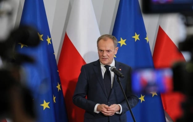 Премьер-министр Польши Дональд Туск заявил, что пограничные переходы из Украины, а также участки автомобильных и железнодорожных дорог будут внесены в перечень объектов критической инфраструктуры.