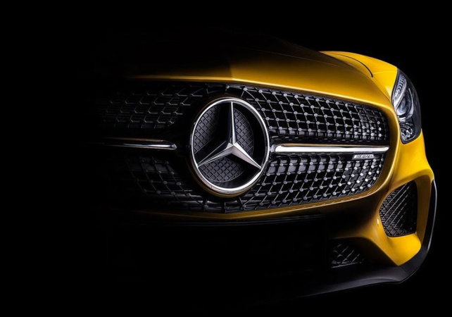 Mercedes-Benz повернув собі позицію найціннішого автомобільного бренду у світі, змістивши Tesla з першого місця.