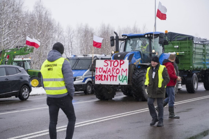 Сегодня, 1 марта, с 13:00 польские фермеры полностью заблокировали КПП «Шегини».