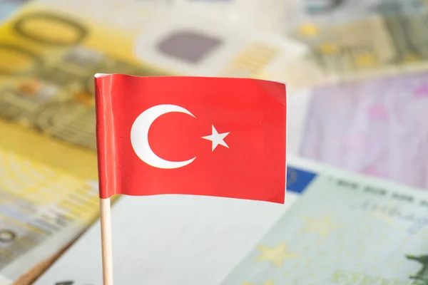 Темпы роста потребительских цен в Турции в феврале ускорились до максимума с ноября 2022 года.