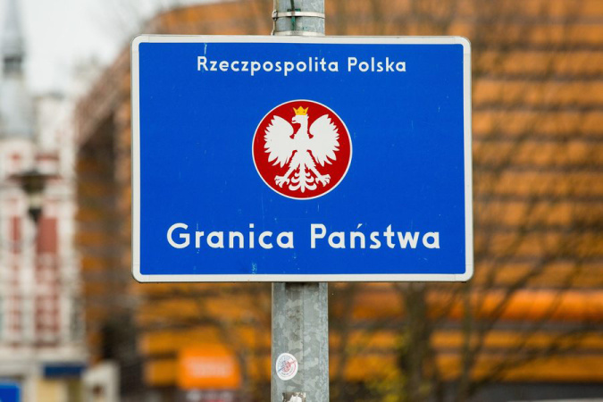 Посол Украины в Польше Василий Зварыч призвал польских фермеров не подвергаться пропаганде и разблокировать границу.