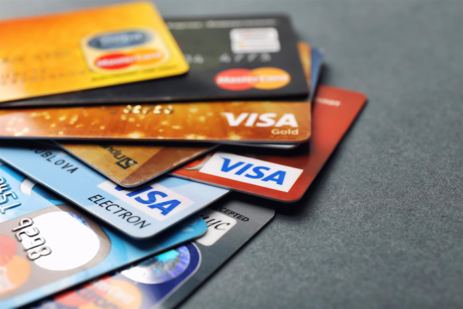 В прошлом году количество платежных карт выросло на 5,3 млн (+4,9%).