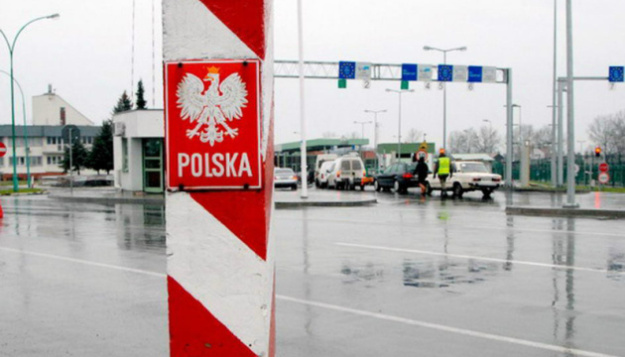 Польские фермеры временно разблокировали пункт пропуска «Краковец» — ориентировочно до 13 марта.